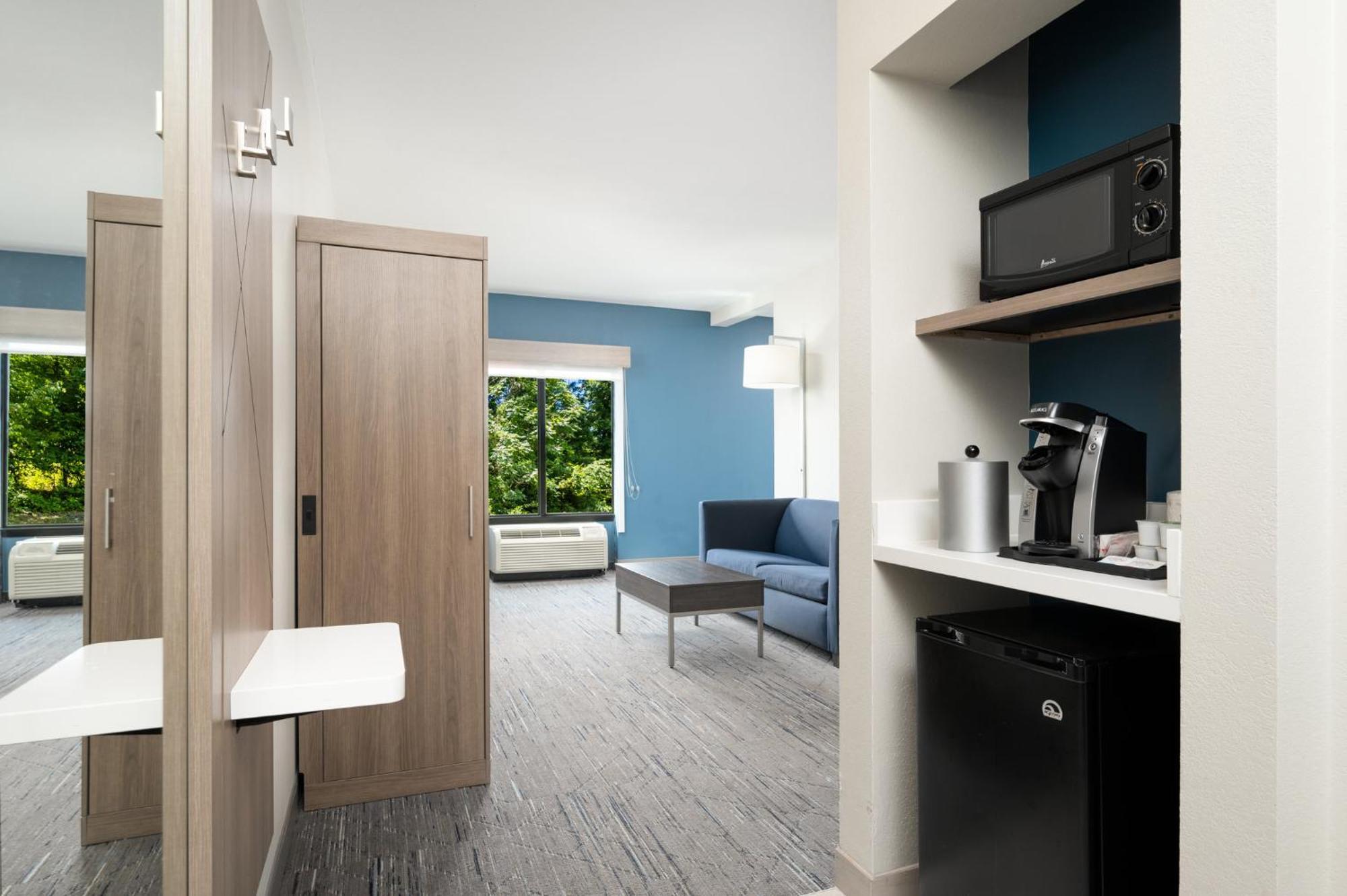 Holiday Inn Express Hotel & Suites Newport South By Ihg Exterior photo