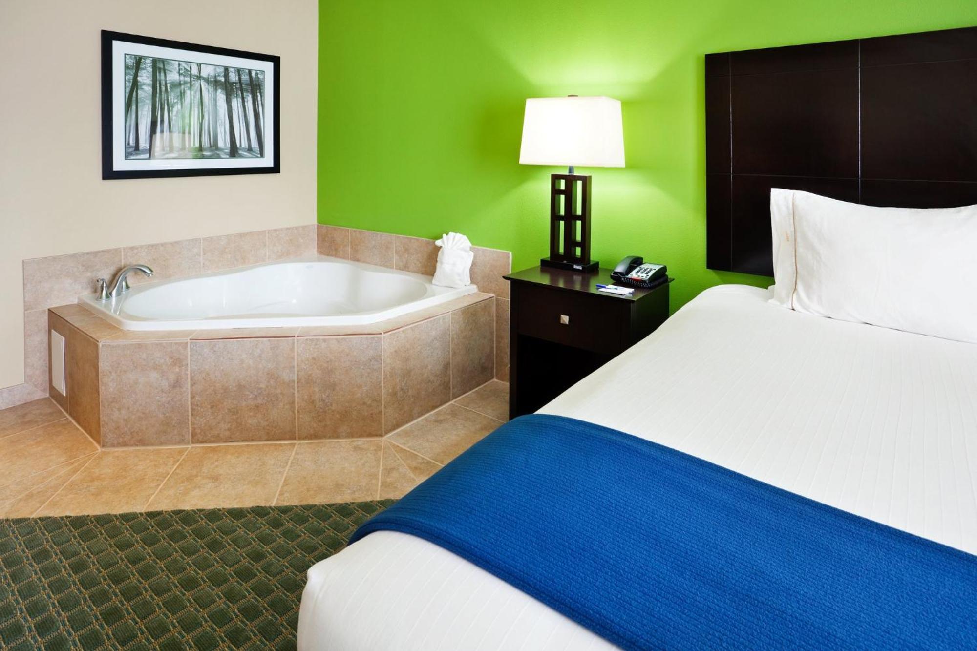 Holiday Inn Express Hotel & Suites Newport South By Ihg Exterior photo